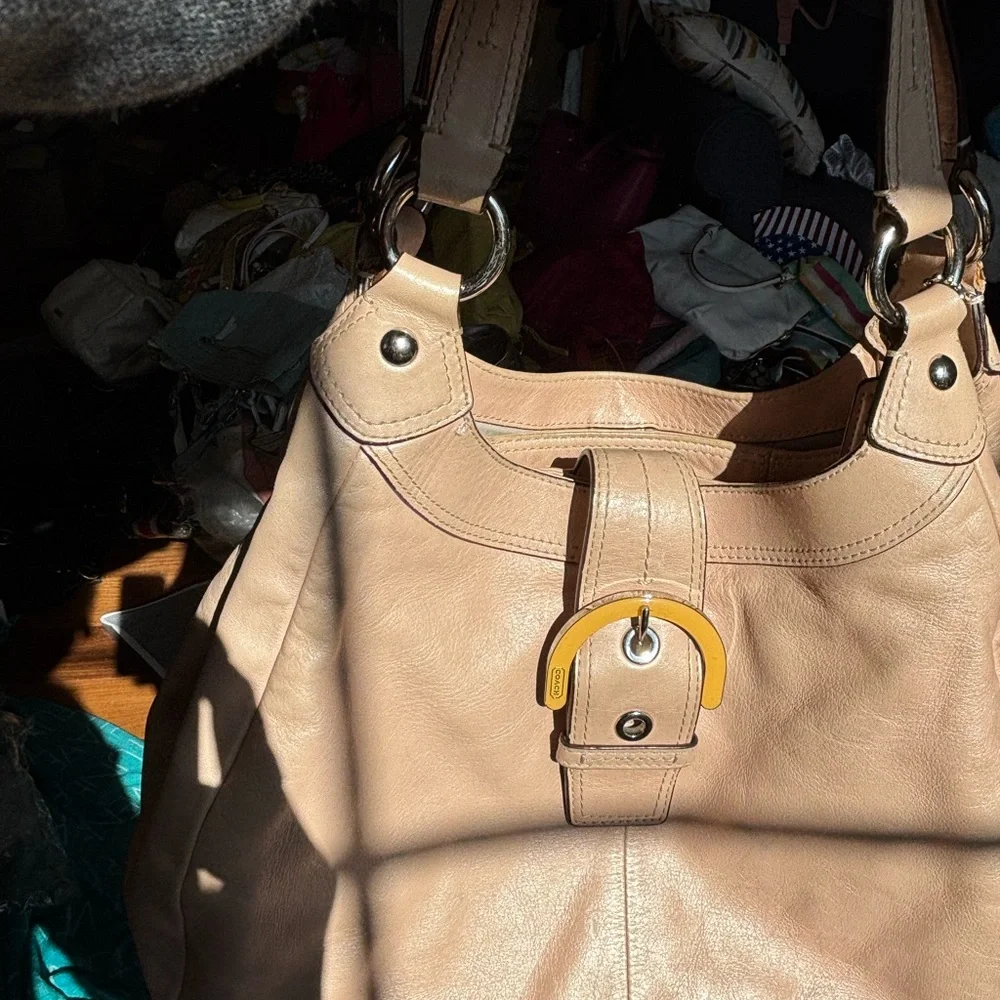 Coach SoHo Madison Lynn Enamel Buckle Hobo - Picture 15 of 16